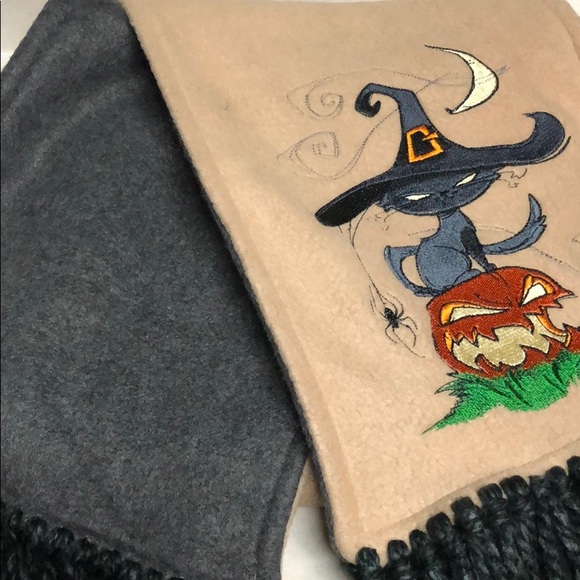 Wicked Kitty Scarf - Picture 5 of 5